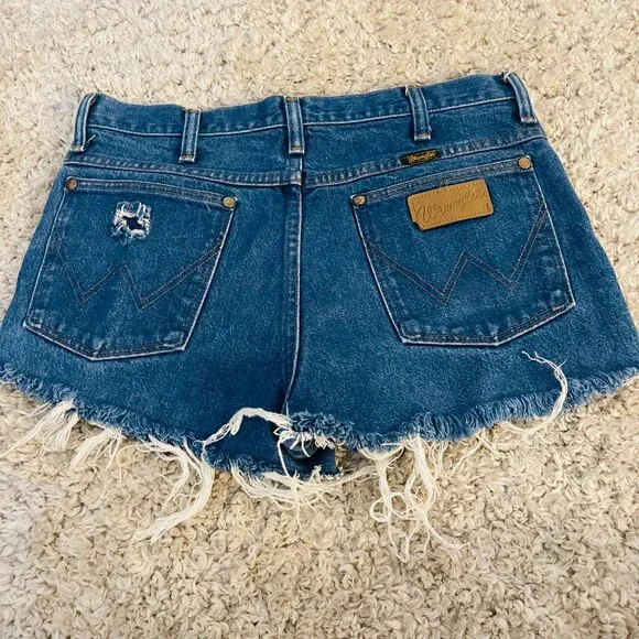 Y2K Wrangler Cutoff Denim Shorts Women’s 8/10 Raw Hem - Picture 6 of 7